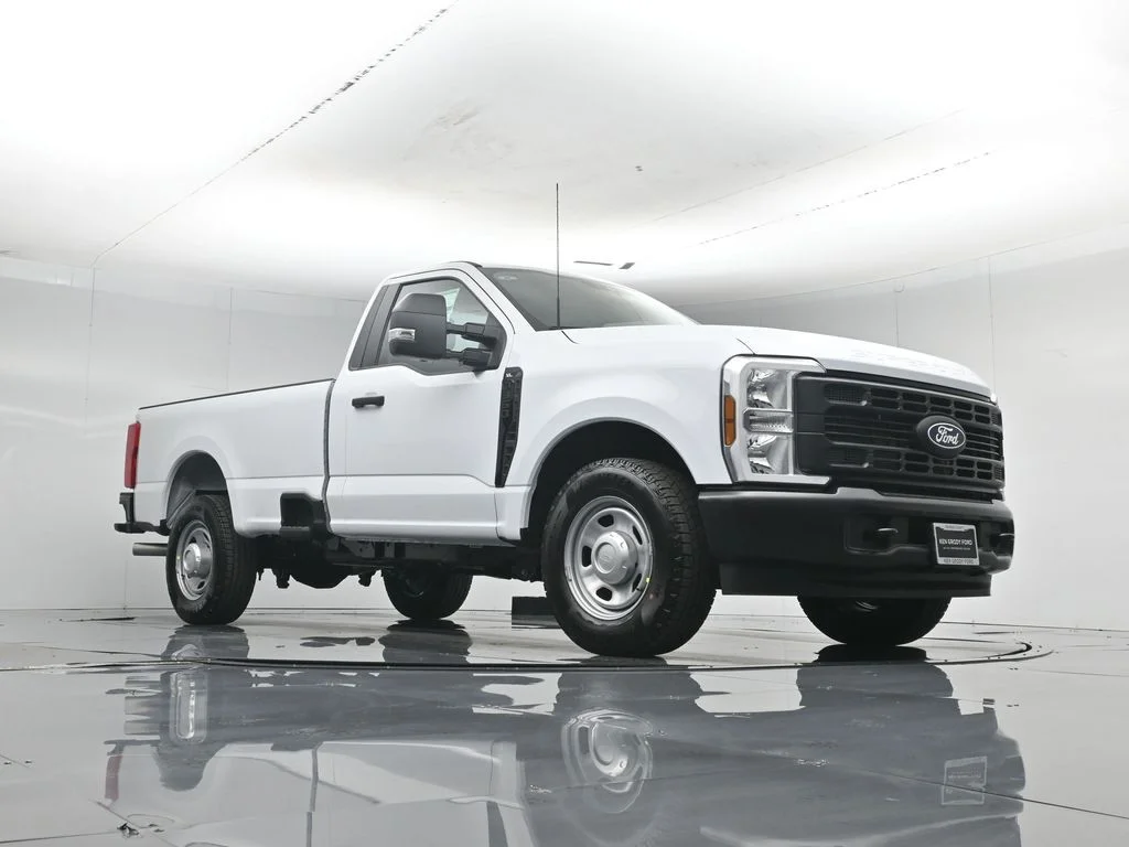 New 2027 Oxford White Ford XLT image 41