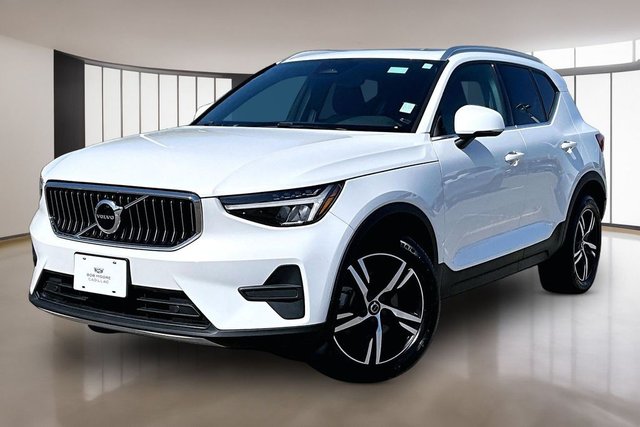 2025 Volvo XC40 B5 Core