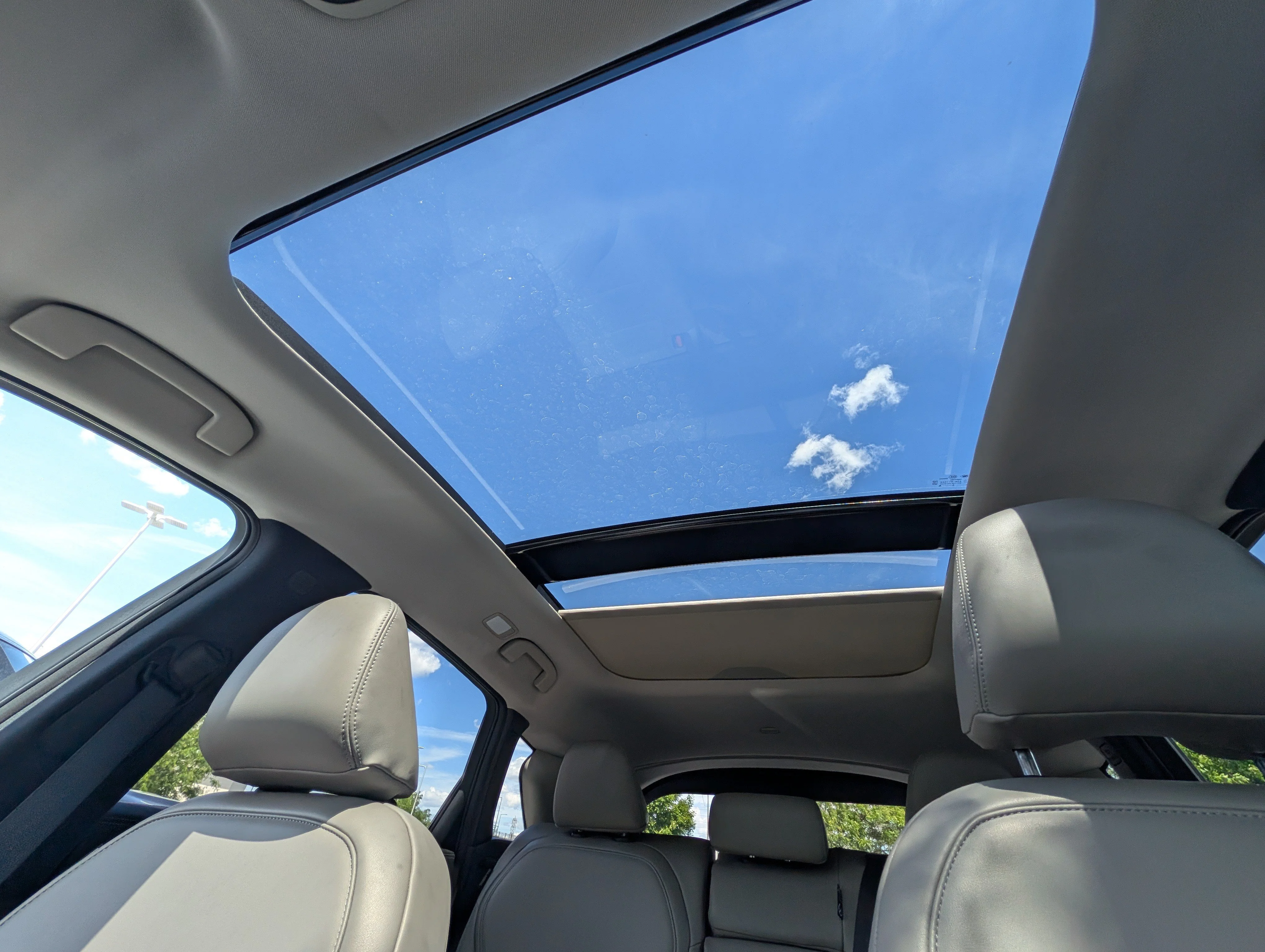 Used 2024 Radiant White INFINITI LUXE image 32