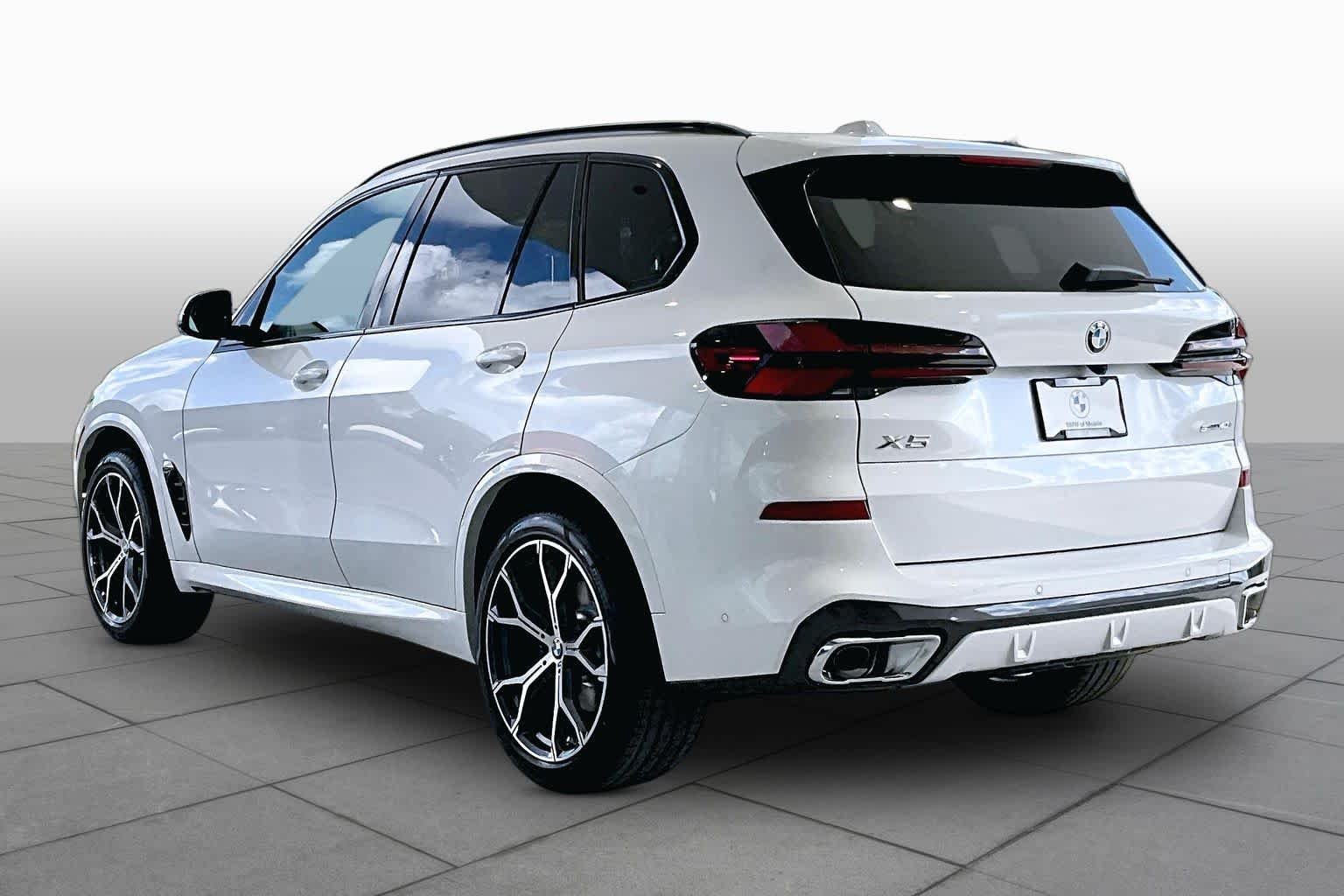 New 2026 Mineral White Metallic BMW sDrive40i image 12