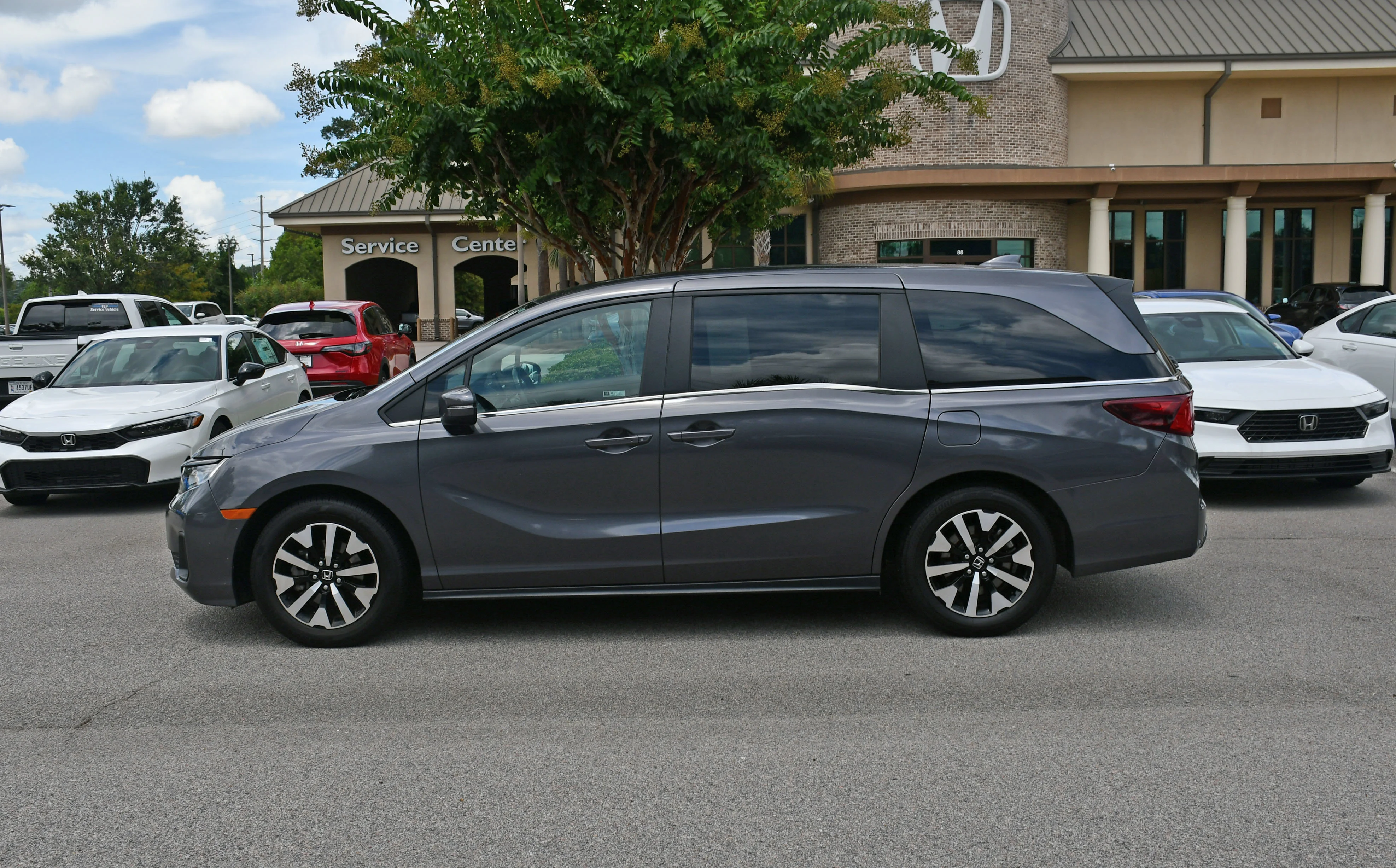 Used 2025  Honda EX-L image 2