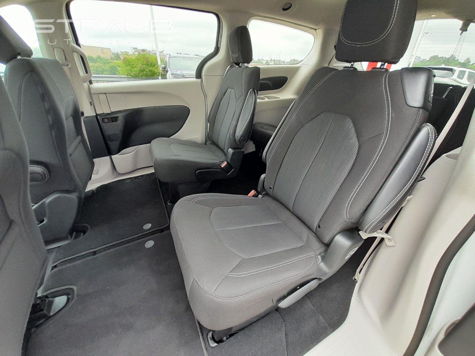 Used 2023 Bright White Clearcoat Chrysler LX image 37