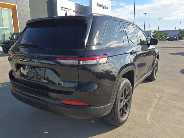 Used 2025 Black Jeep Altitude X image 5