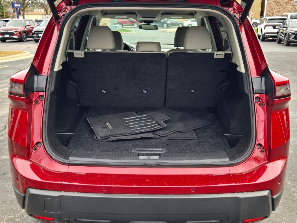 2025 Nissan Rogue SV - Photo 13