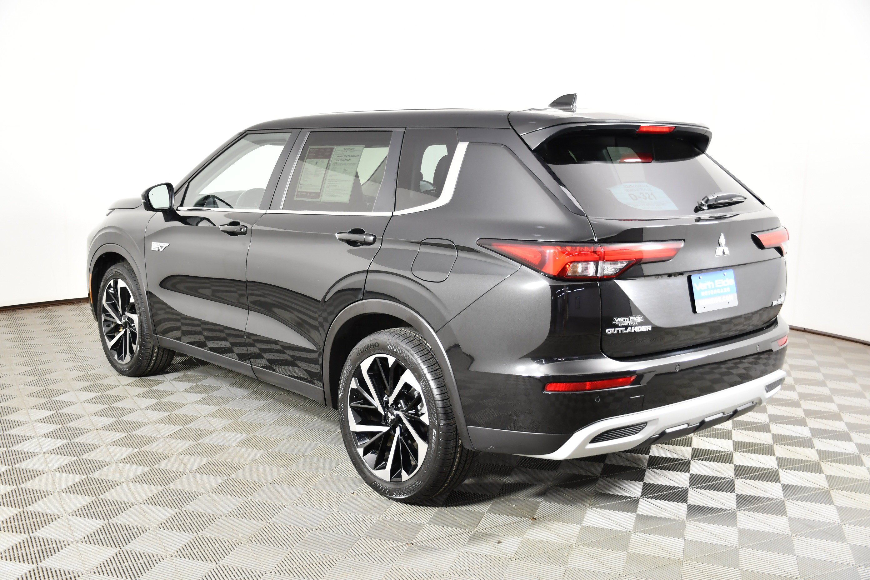Certified Used 2024 Black Diamond Mitsubishi SE image 8