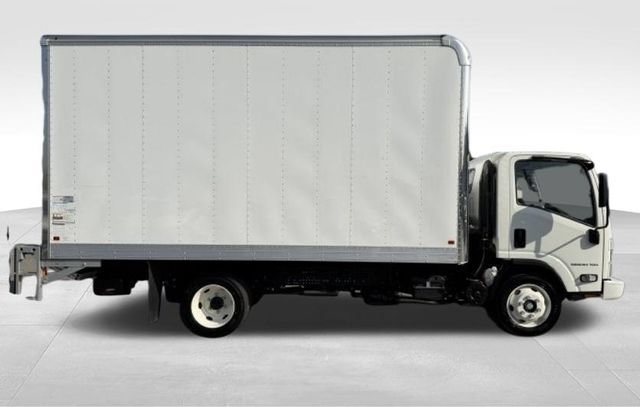 New 2025 Arc White Chevrolet  image 7