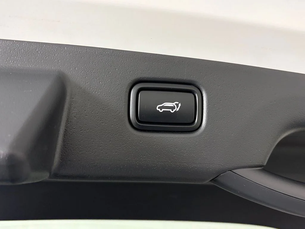Used 2023 Snow White Pearl Kia Wind image 39