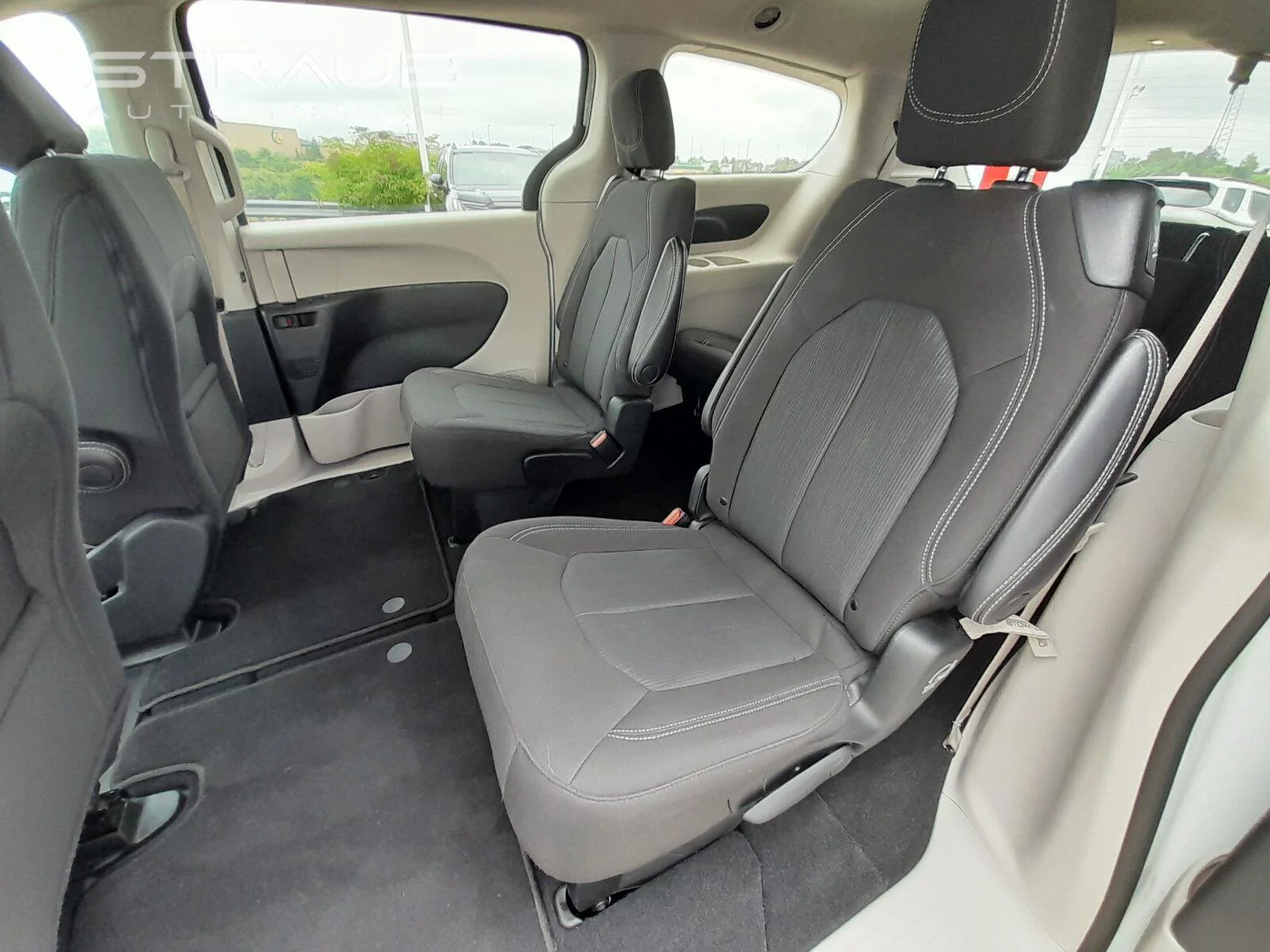 Used 2023 Bright White Clearcoat Chrysler LX image 37