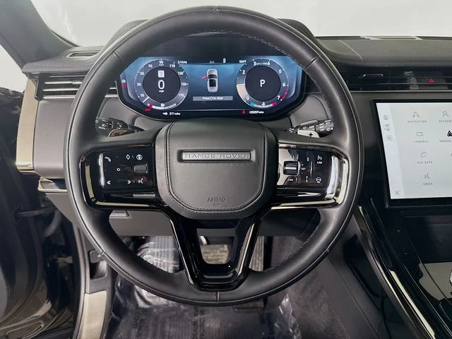Used 2024 Black Land Rover Dynamic SE image 12