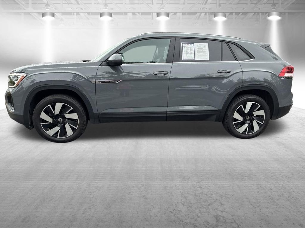 Used 2024  Volkswagen 2.0T SE w/Technology image 2