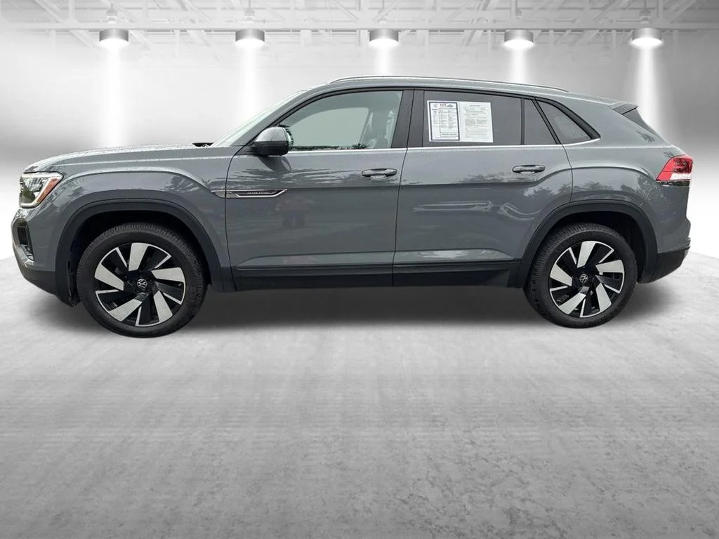 Used 2024  Volkswagen 2.0T SE w/Technology image 2