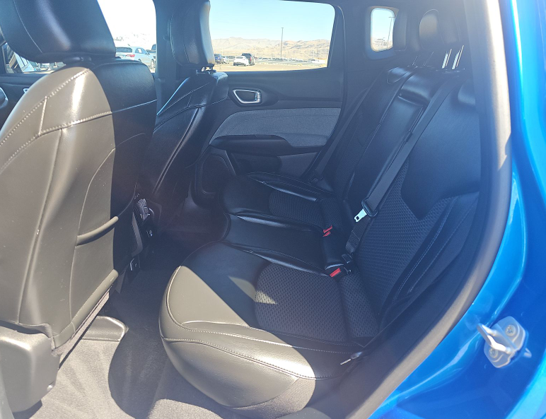 Used 2023 Blue Jeep Latitude image 6