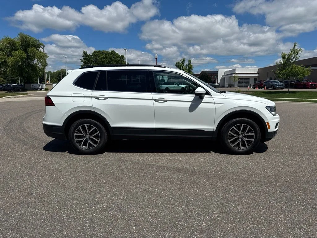 Used 2019 White Volkswagen 2.0T SE image 4