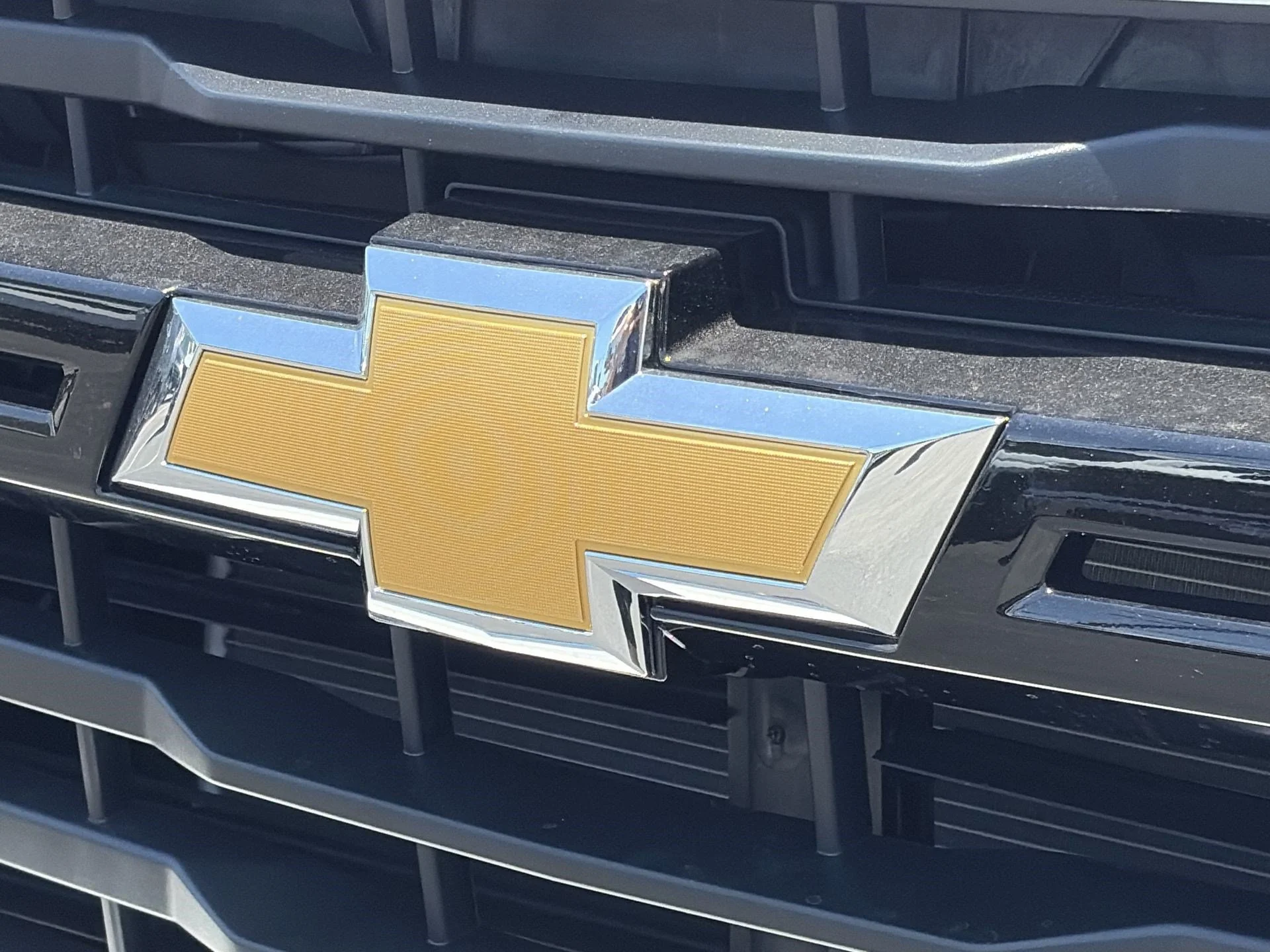 New 2026 Summit White Chevrolet WT image 30