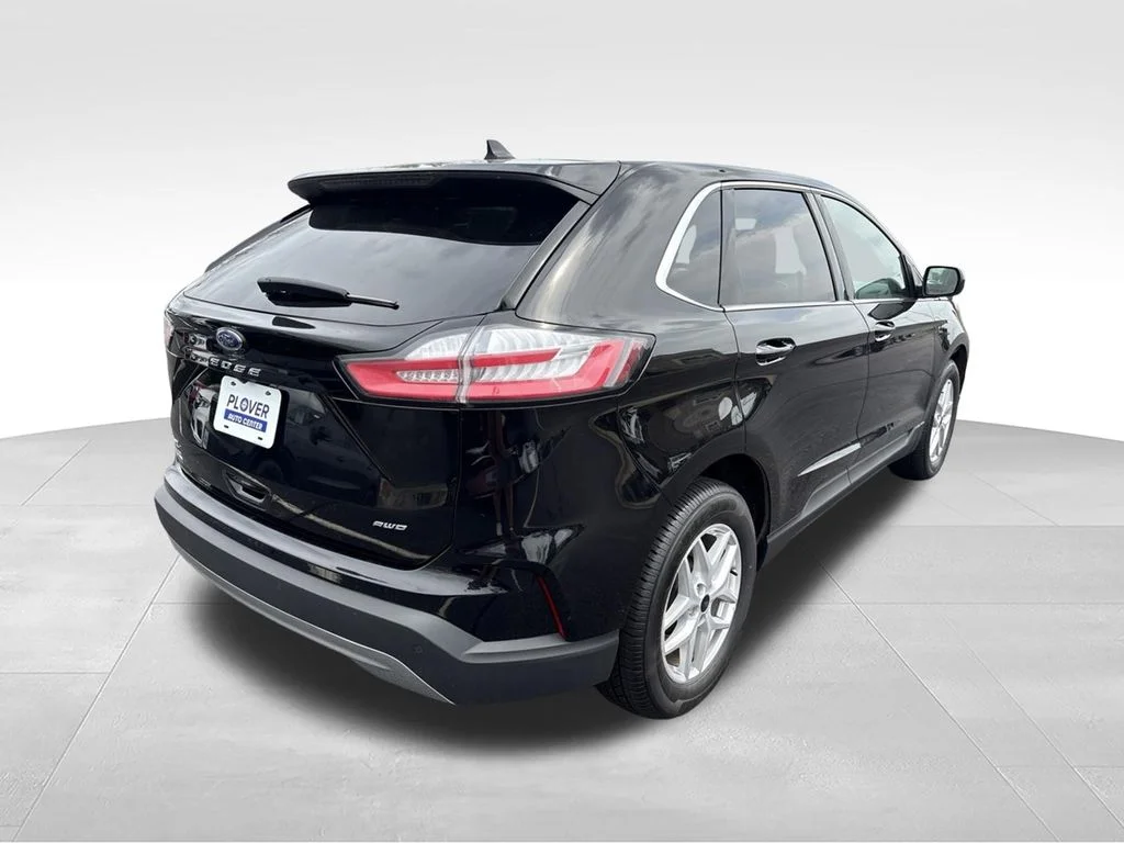 Used 2024 Agate Black Metallic Ford SEL image 6