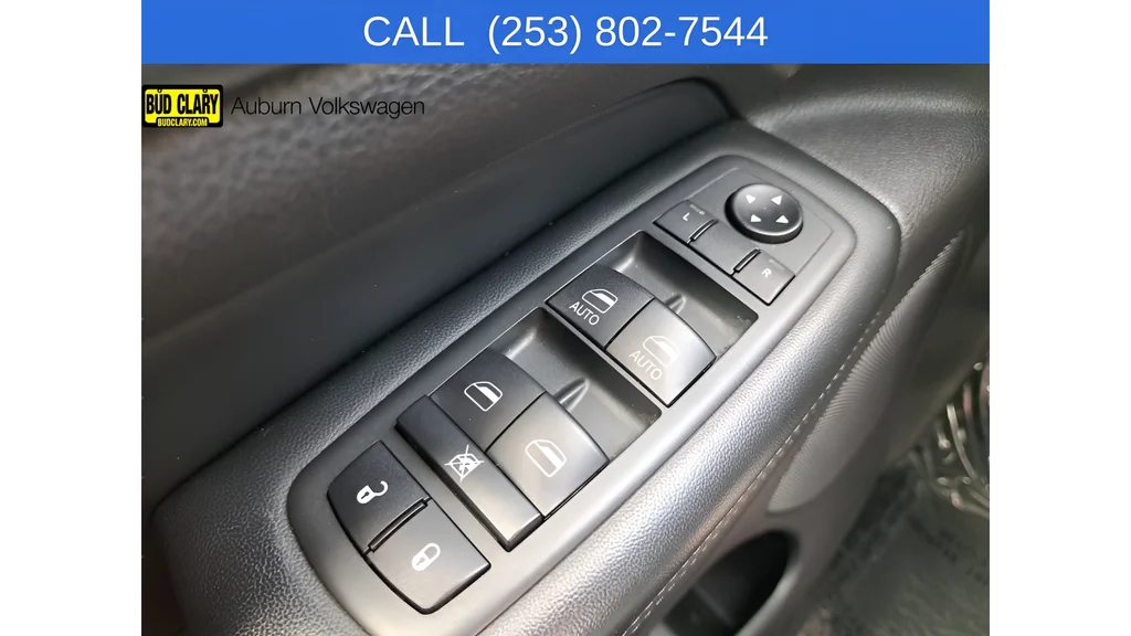 Used 2020 Black Jeep Laredo E image 23