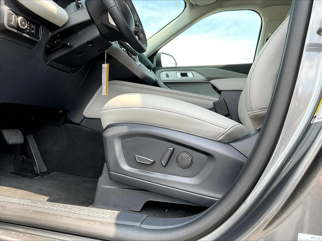New 2026 Carbonized Gray Metallic Ford Active image 42