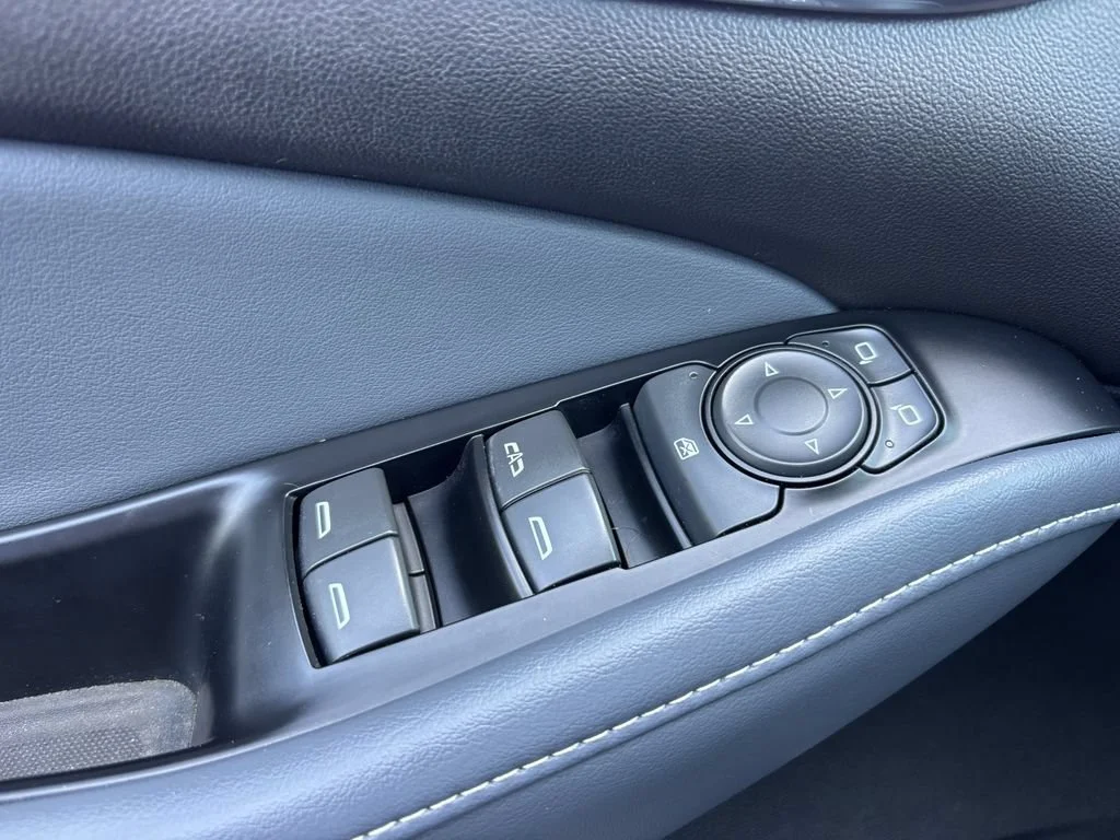 Used 2023 Includes Spectra Gray lower exterior accent color.) Buick Essence image 15