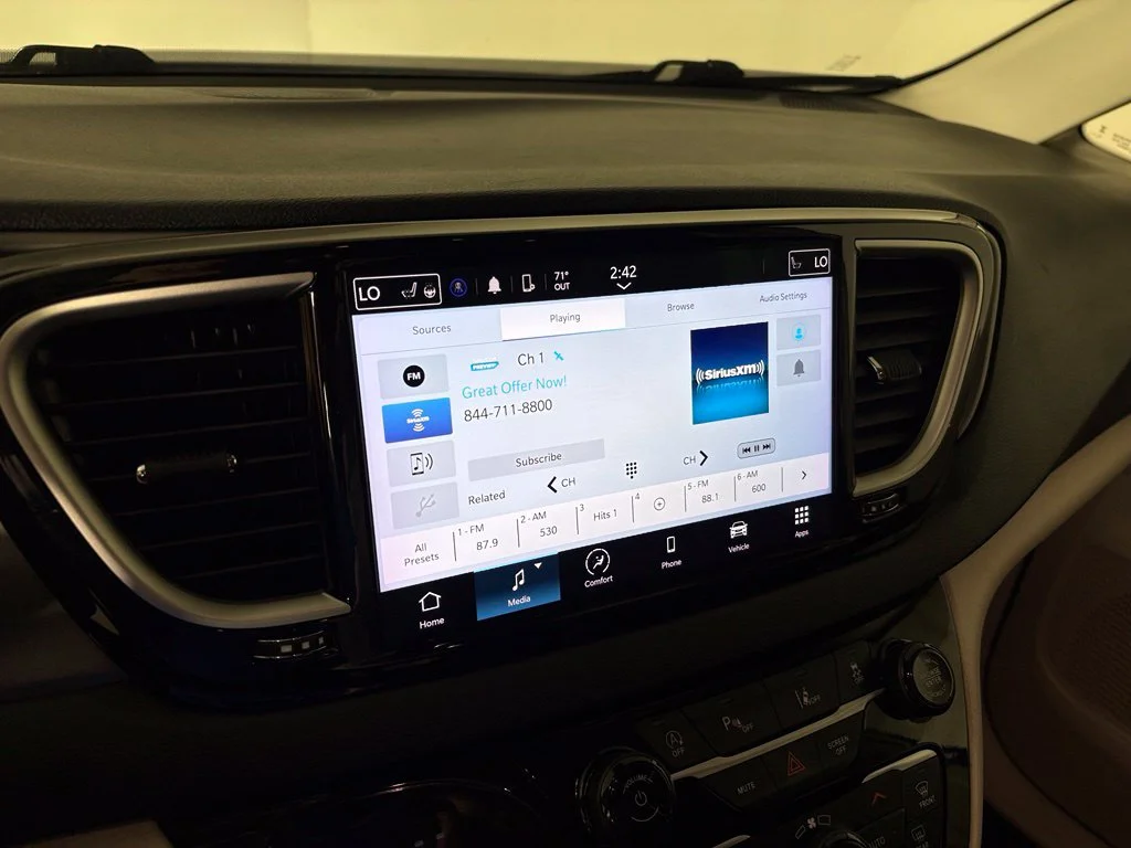 Used 2023 White Chrysler Touring L image 25