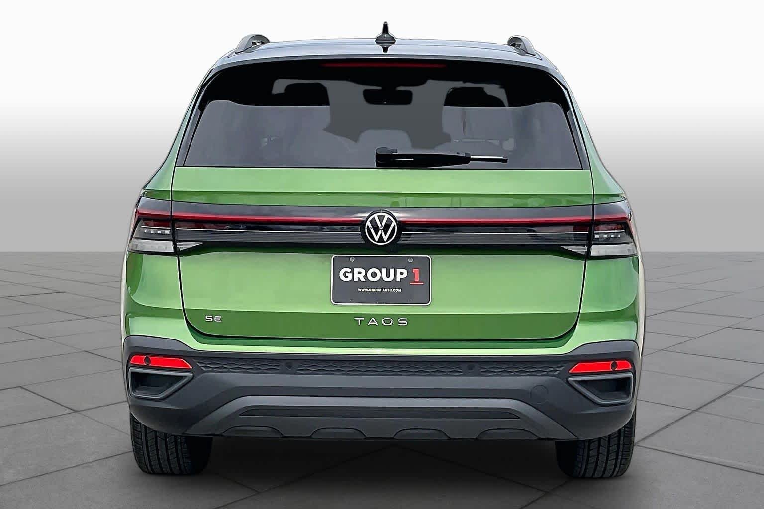 Used 2025 Bright Moss Green w/ Deep Black Roof Volkswagen SE Black image 5