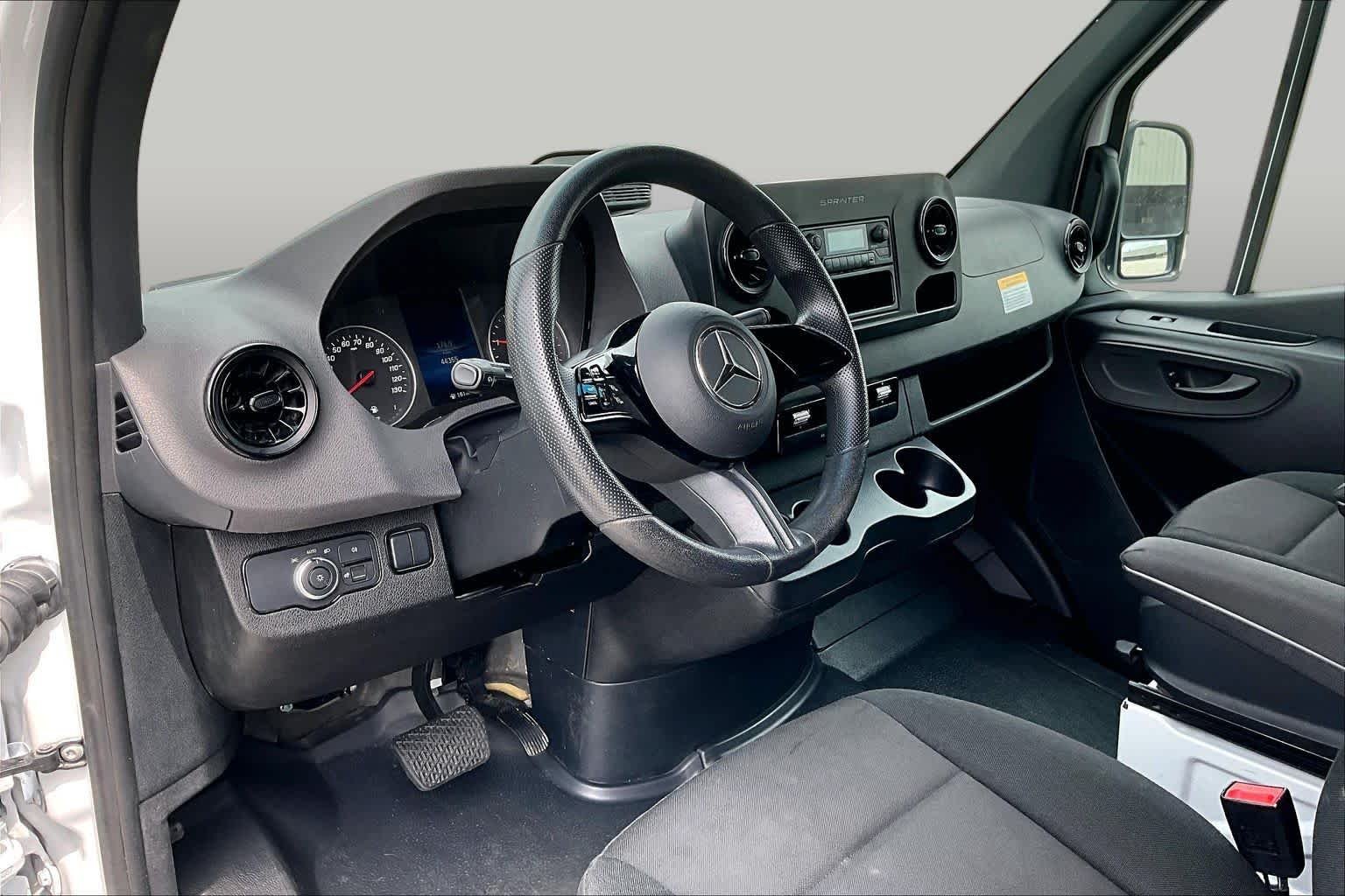 Used 2025 Arctic White Mercedes-Benz  image 18