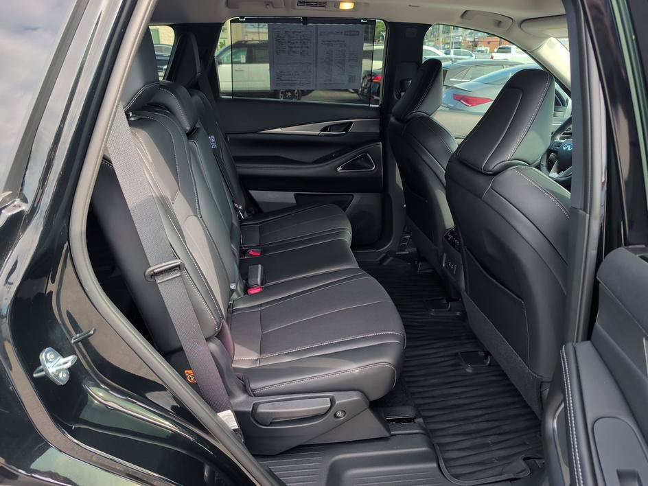 Certified Used 2026 Mineral Black INFINITI LUXE image 13