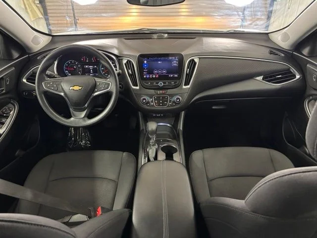 Used 2021 White Chevrolet LT image 13