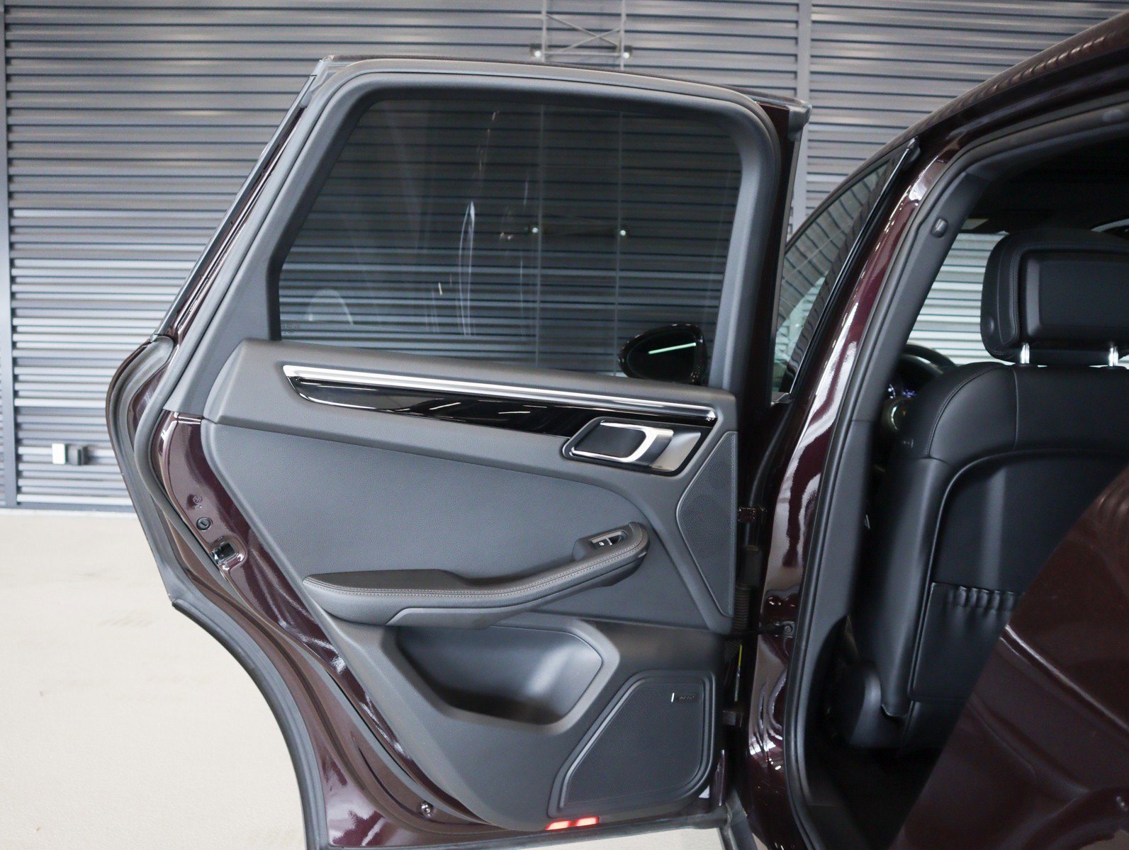 Used 2024 Copper Ruby Metallic Porsche  image 22