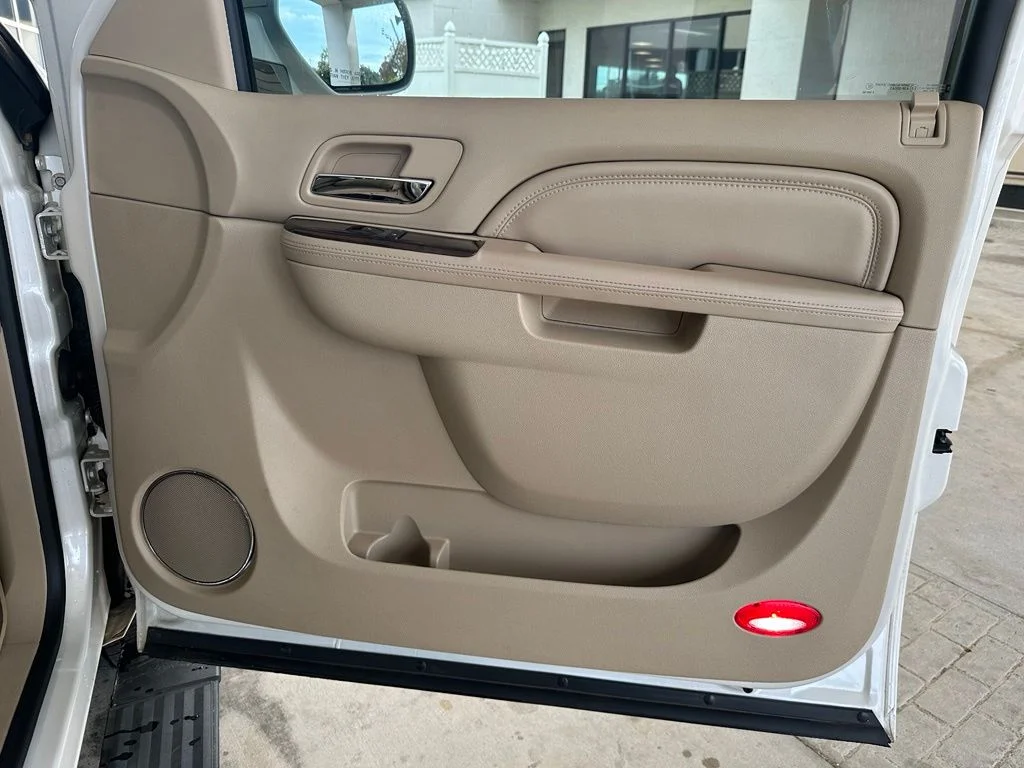 Used 2011 White Cadillac Premium image 32