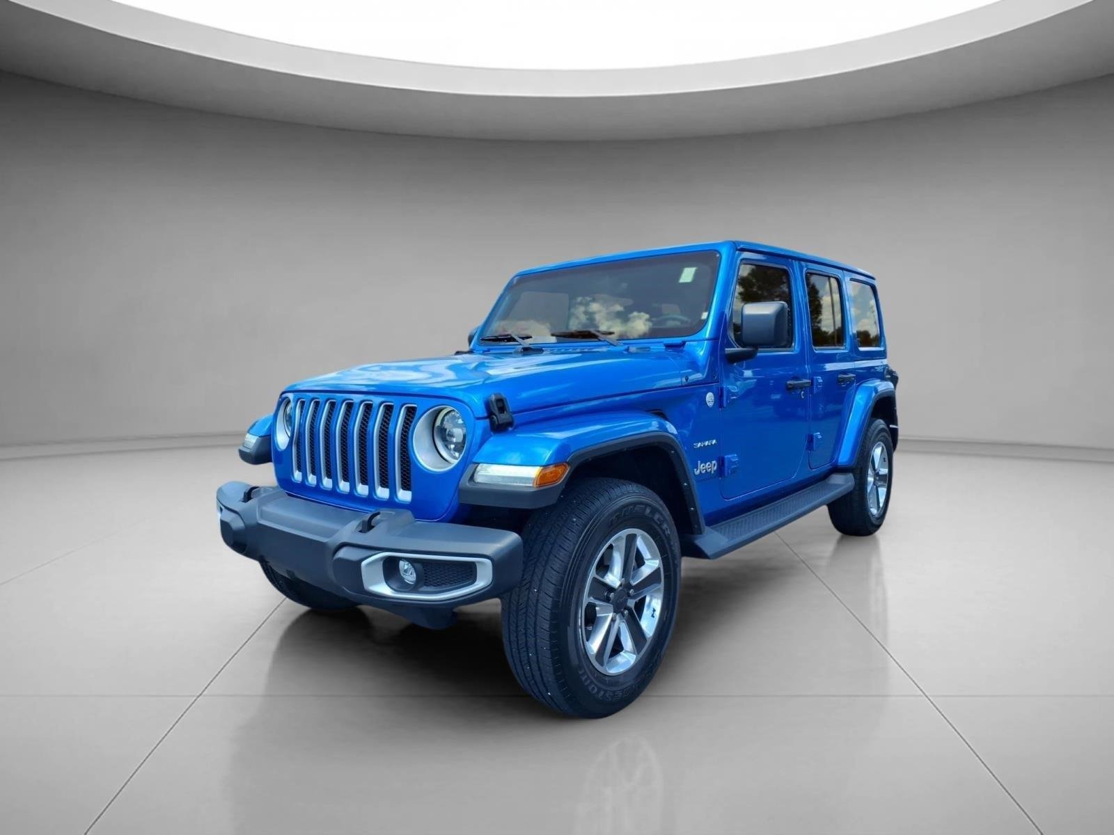 Used 2023 Hydro Blue Pearlcoat Jeep Sahara image 1