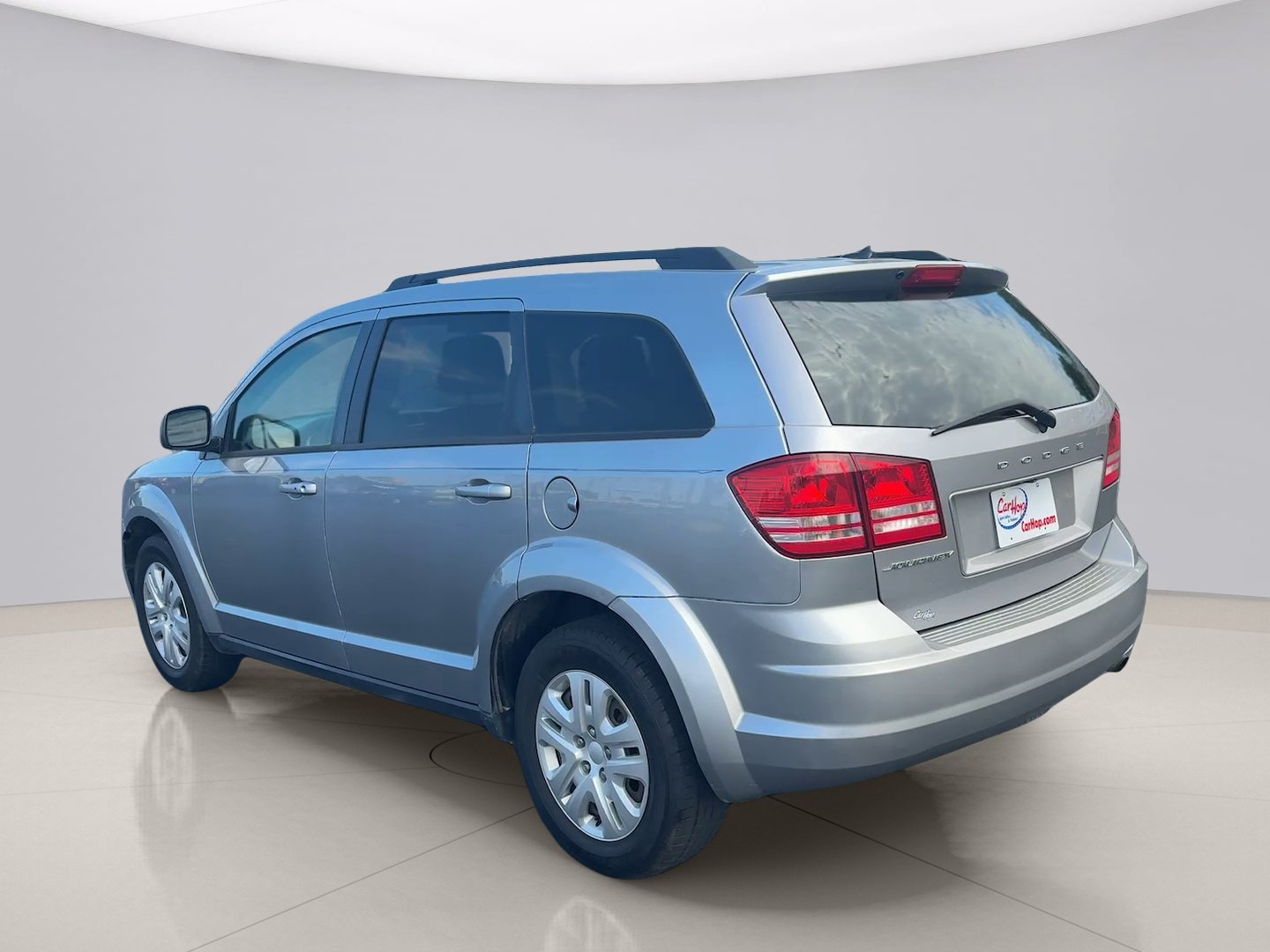 Used 2018 Silver Dodge SE image 3