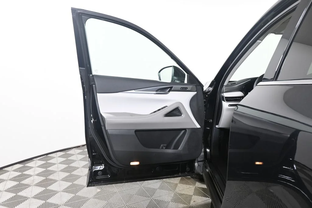 New 2027 Black INFINITI LUXE image 30