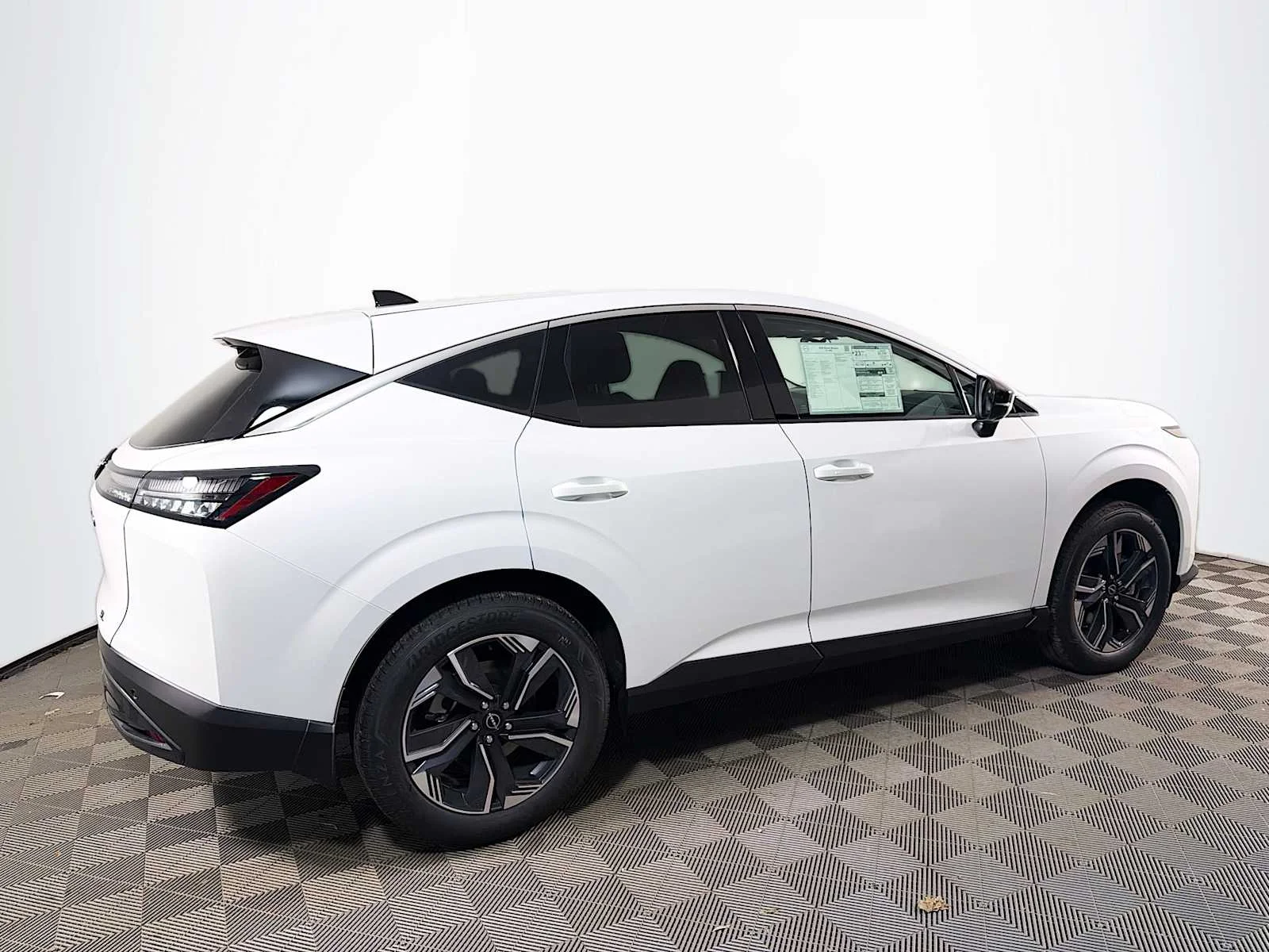 New 2026 Everest White Pearl TriCoat Nissan SL image 2