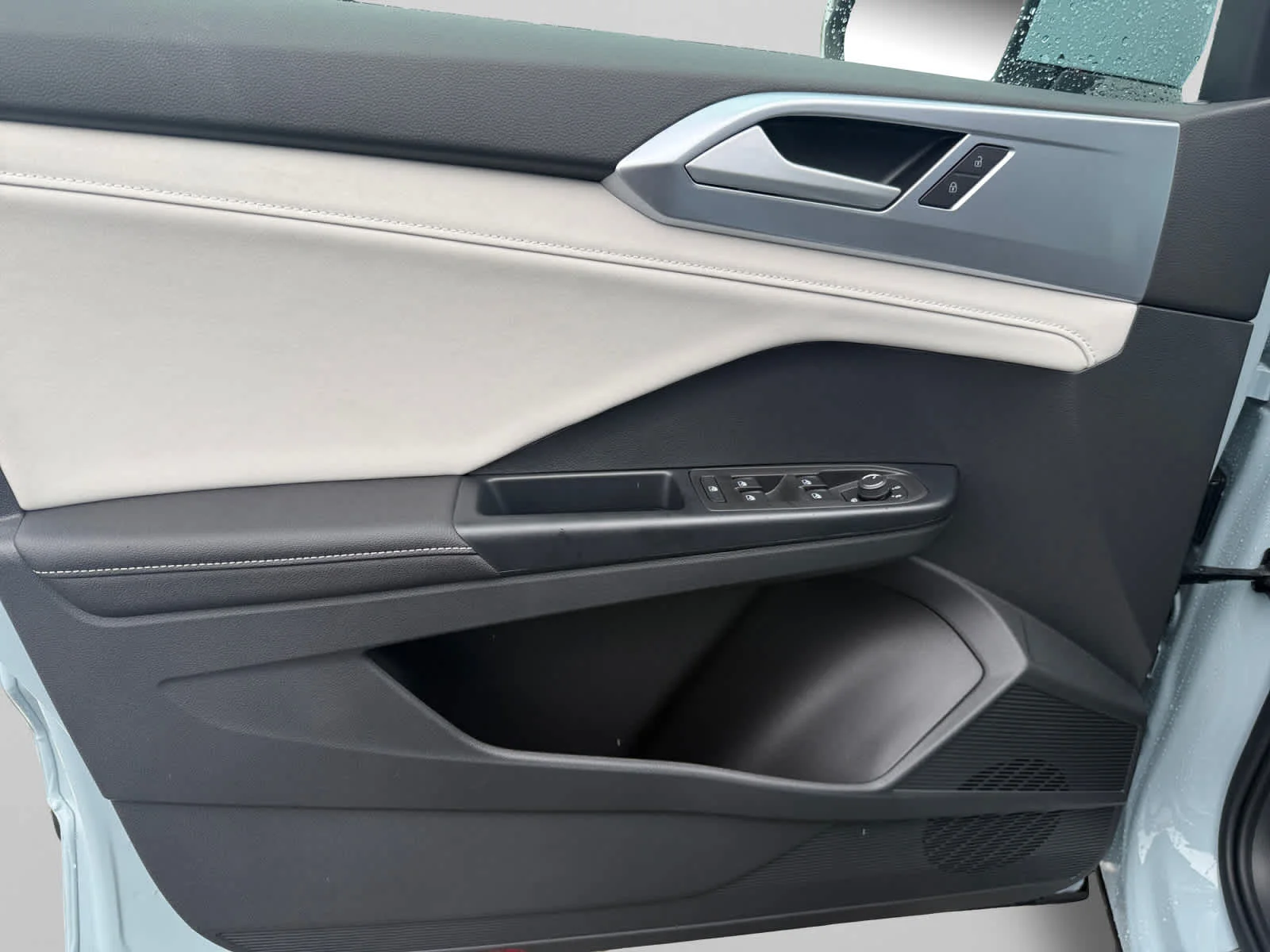 New 2026 Monument Gray Volkswagen SE image 10