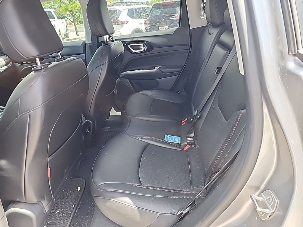 Used 2022 Silver Jeep Trailhawk image 11