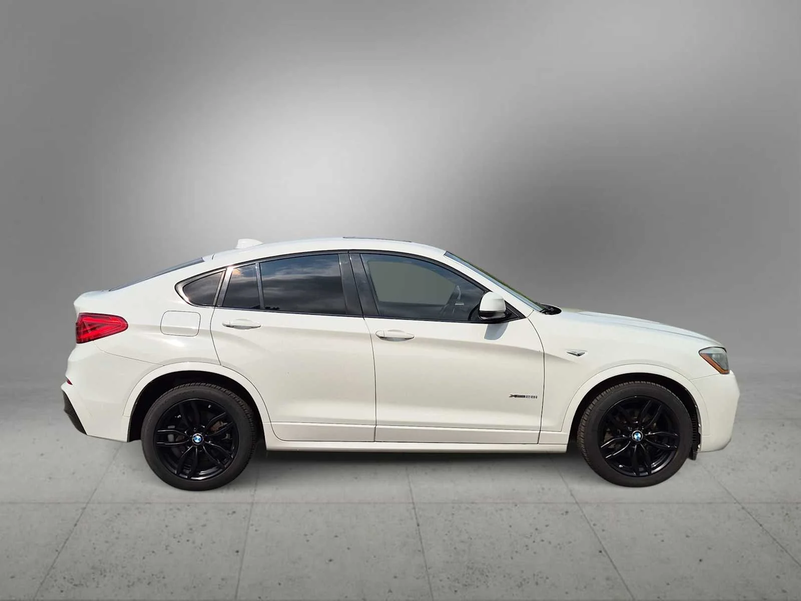 Used 2016 Alpine White BMW xDrive28i image 9