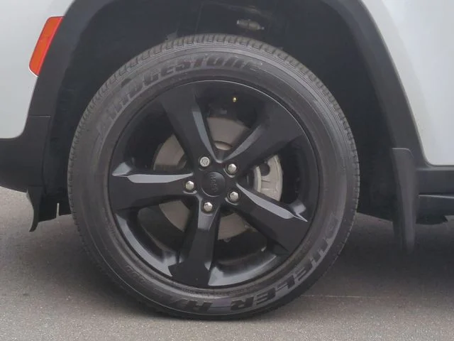 Used 2023 White/off-white Jeep Altitude X image 19