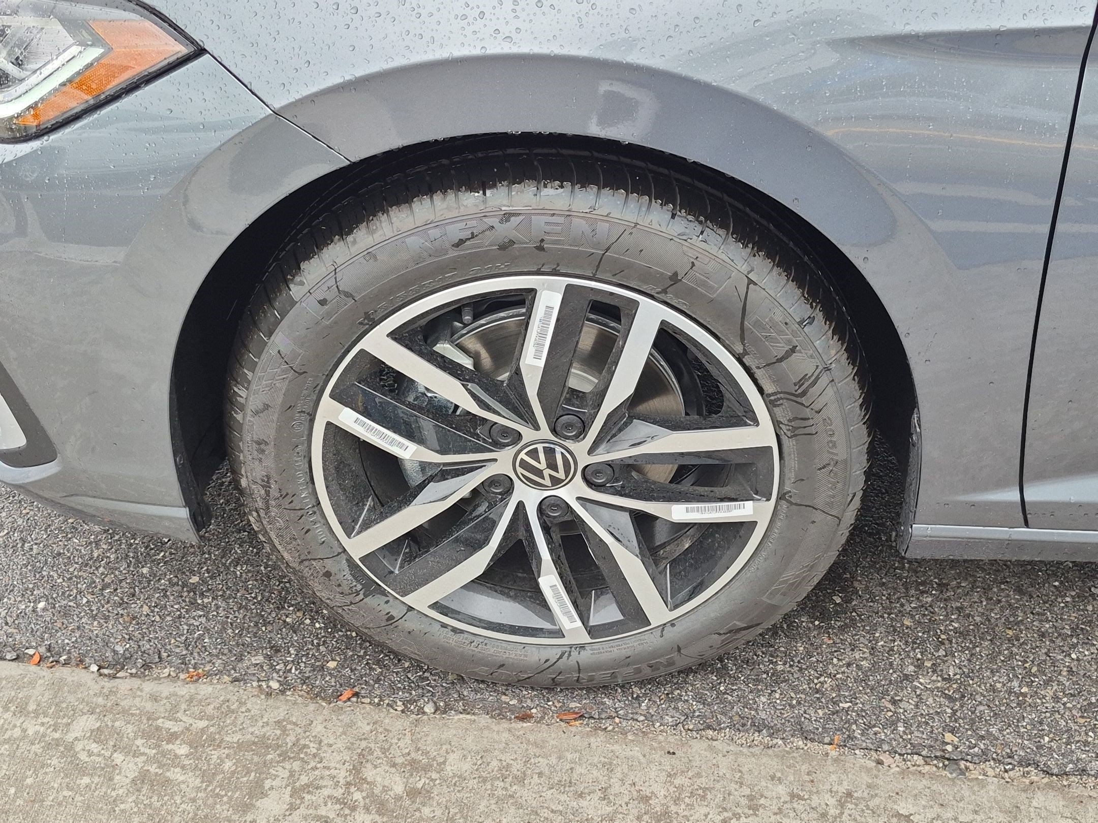 New 2027 Gray Volkswagen SE image 15