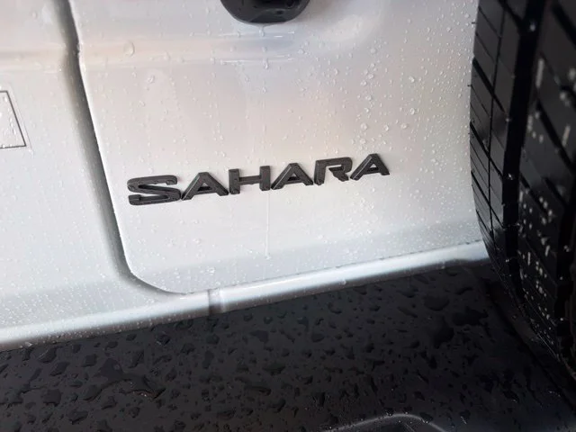 New 2027 Bright White Clear-Coat Paint Jeep Sahara image 6