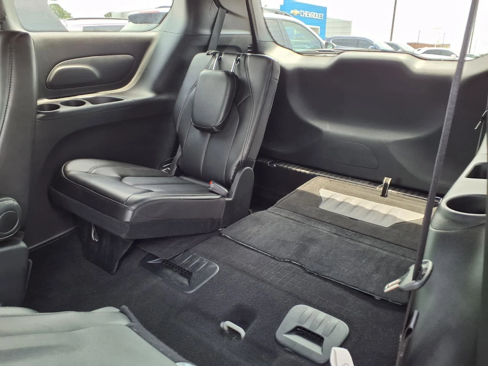 Used 2026 Silver Mist Clearcoat Chrysler Select image 18