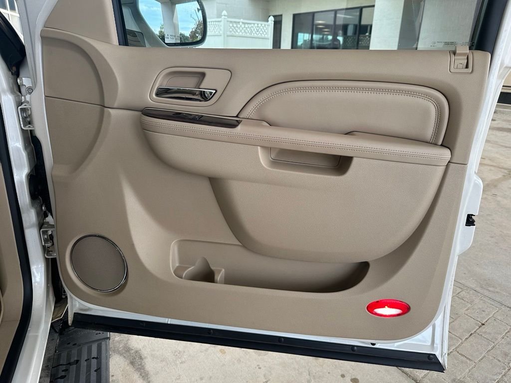 Used 2011 White Cadillac Premium image 32