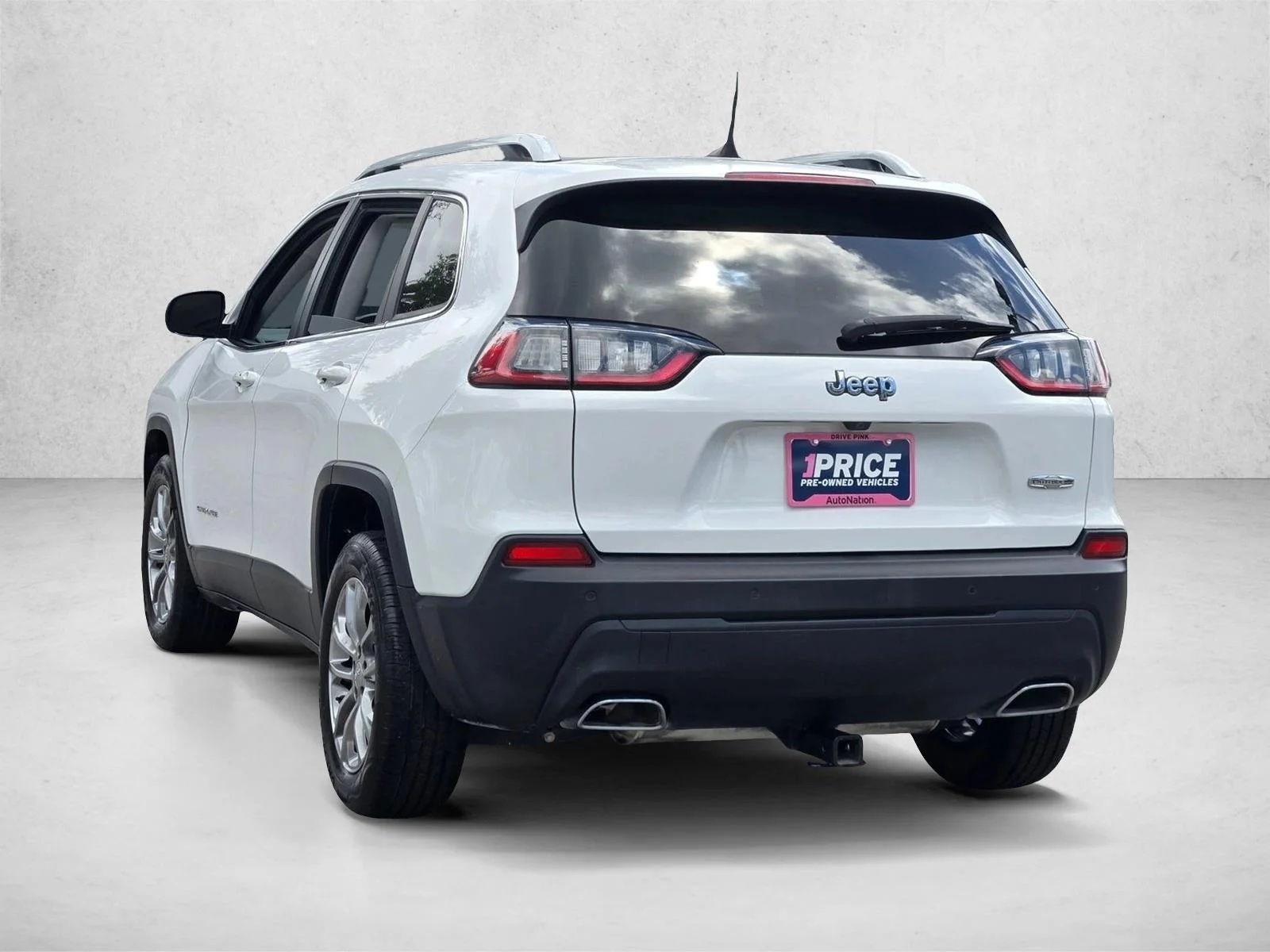Used 2021 Bright White Clearcoat Jeep Latitude Lux image 8