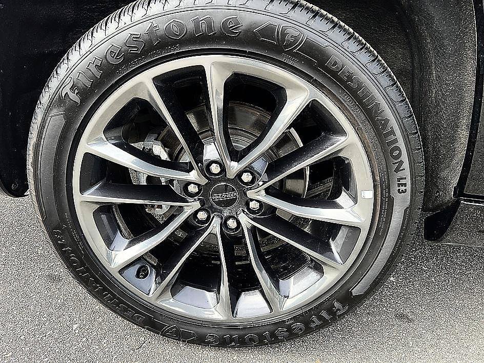 Used 2024 Diamond Black Crystal Pearlcoat Jeep Series II image 13