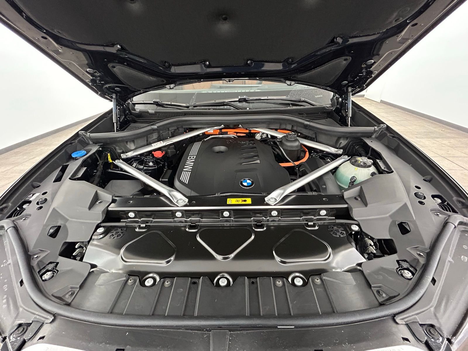 New 2026 Carbon Black Metallic BMW xDrive50e image 75