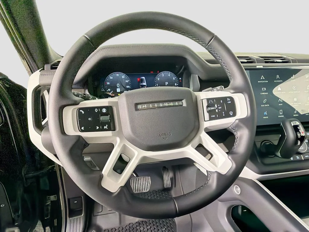 New 2026 Santorini Black Land Rover X-Dynamic SE image 11