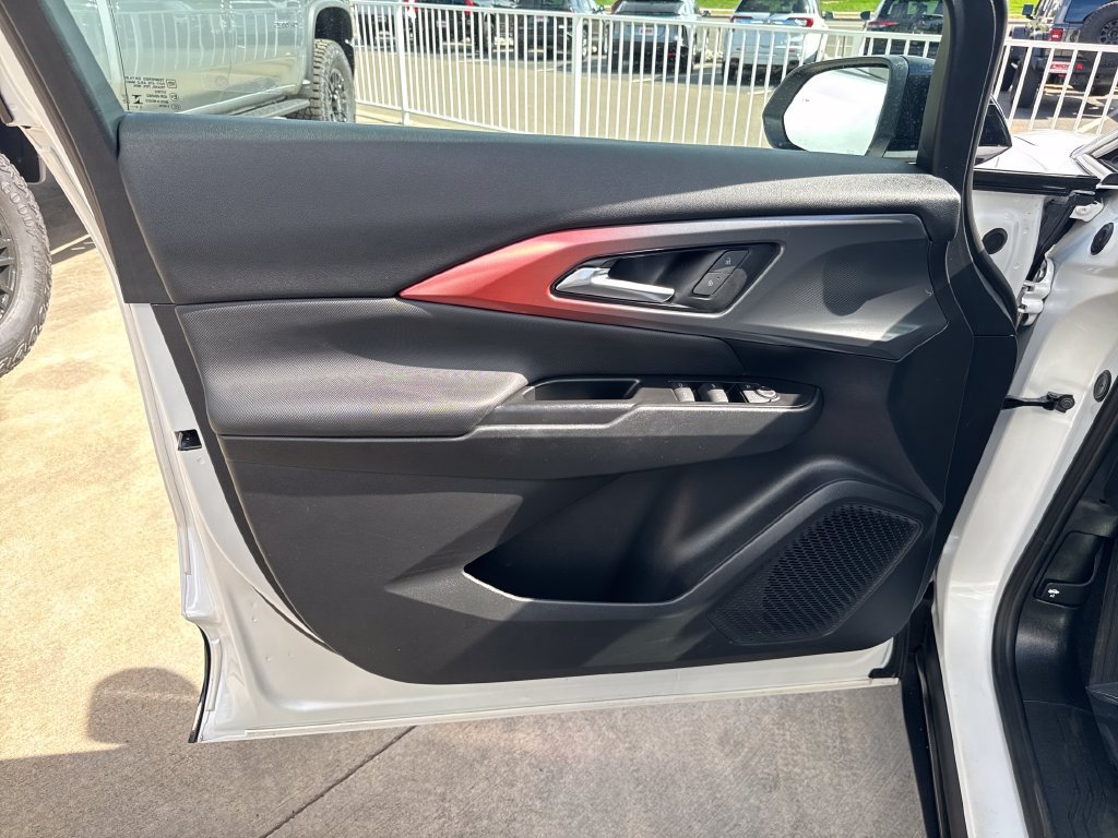 Used 2025 Iridescent Pearl Tricoat Chevrolet RS image 10