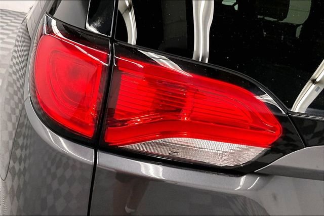 Used 2018 Granite Crystal Metallic Clearcoat Chrysler Limited image 36