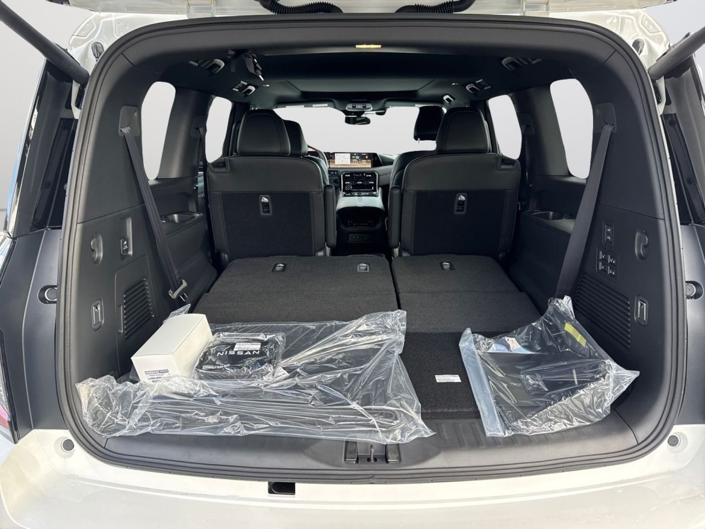 New 2026 White Nissan PRO-4X image 34