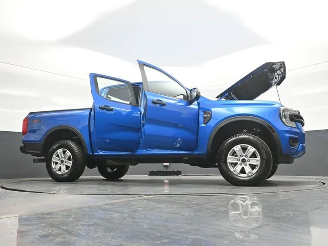 Used 2024 Blue Ford XL image 31