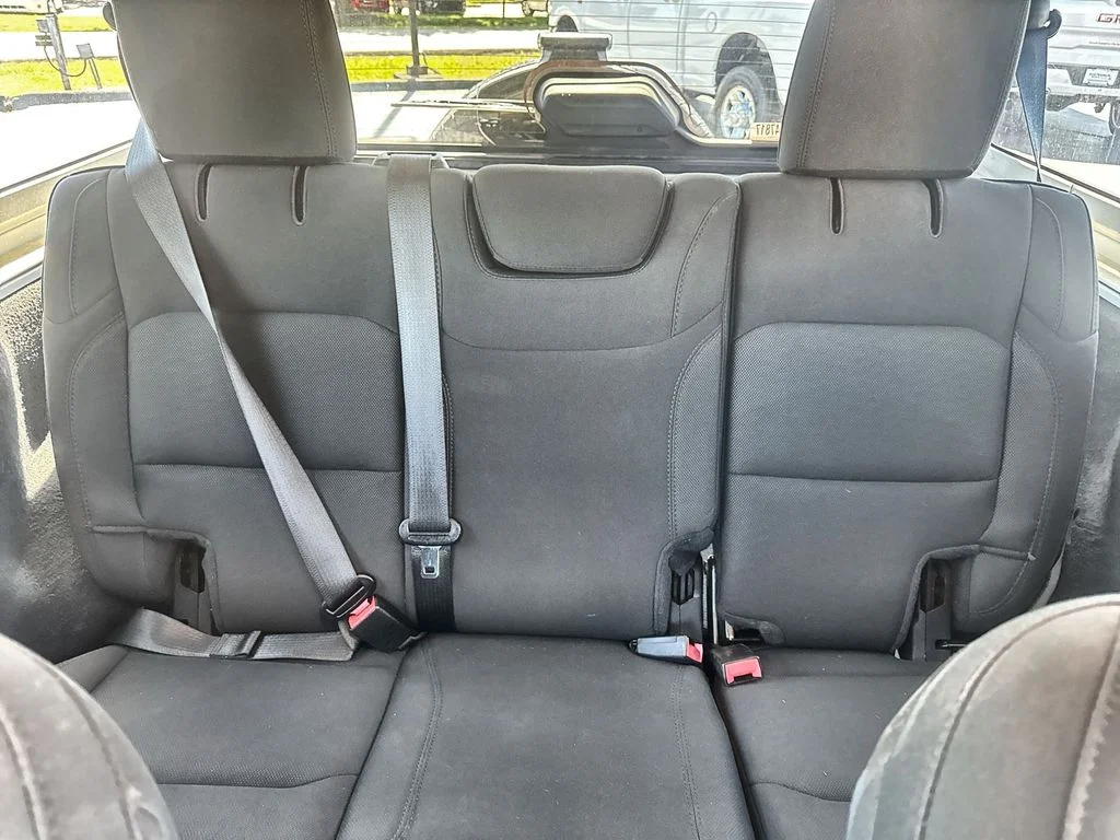 Used 2020 White Jeep Unlimited Sahara image 21